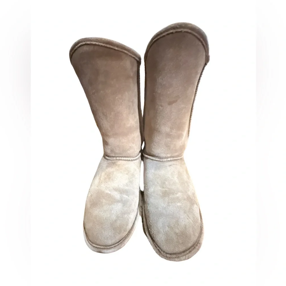 Bearpaw Boshie boots chestnut distressed suede knit back and buckle accents.